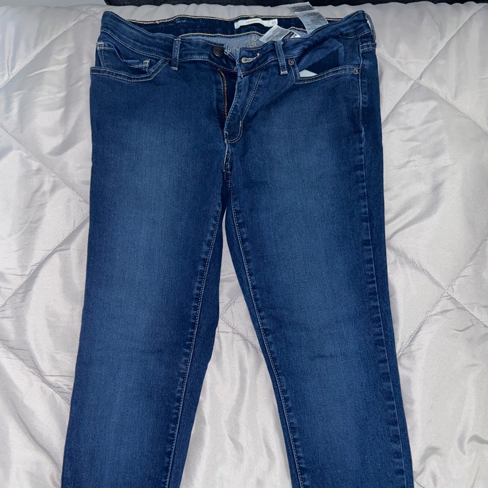 WOMENS SIZE 30 LEVIS SKINNY JEANS
